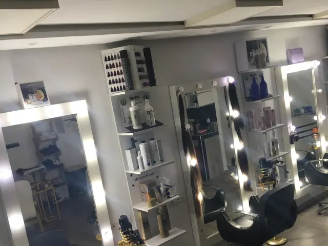 Ishak bernichi, coiffeur à Rabat (photo 4)