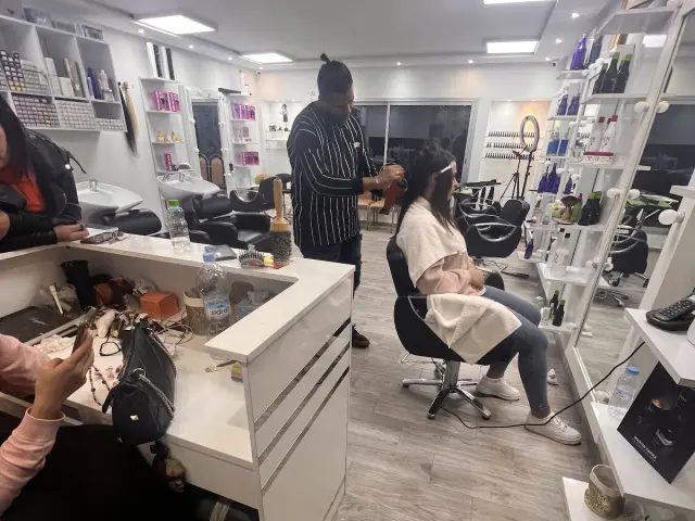 Ishak bernichi, coiffeur à Rabat (photo 9)