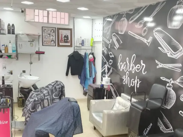 Salon de coiffure, barbier au centre-ville de Rabat (photo 2)