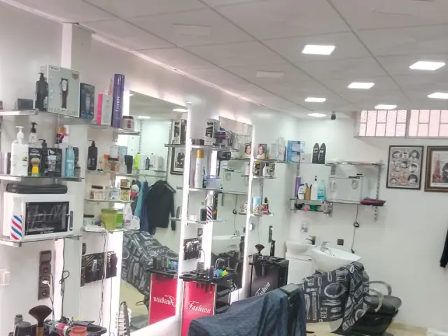 Salon de coiffure, barbier au centre-ville de Rabat (photo 5)